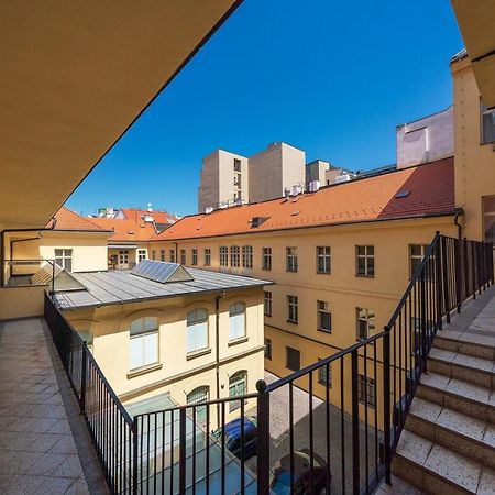 Quiet City Center Apartment In Hip & Foodie Area Prague Ngoại thất bức ảnh