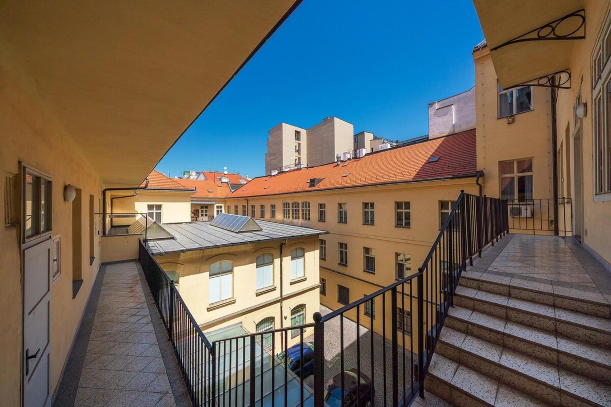 Quiet City Center Apartment In Hip & Foodie Area Prague Ngoại thất bức ảnh